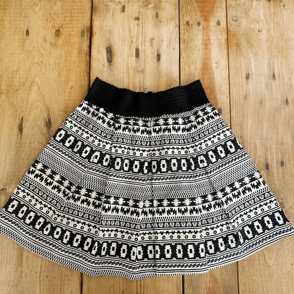 Mi Ami Southwestern Mini Swing Skirt Elastic Waist M Black White Made in USA - Picture 1 of 5